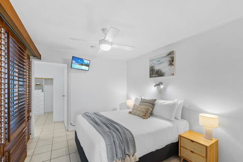 Salty Breeze - Rooftop Terrace & Jacuzzi - Accommodation Rockhampton 2