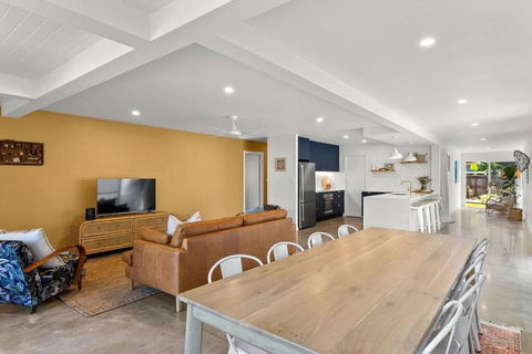 Salty Crab Bungalow - Accommodation Rockhampton 2