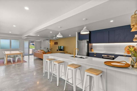 Salty Crab Bungalow - Accommodation Rockhampton 0