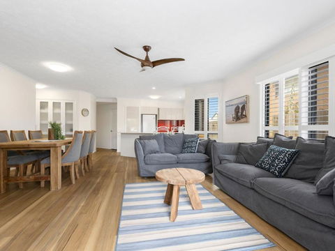Salty Kisses On Marine Parade - Accommodation Rockhampton 3
