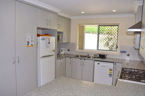 Salty Kisses - Bring Your Own Linen. - Accommodation Rockhampton 2