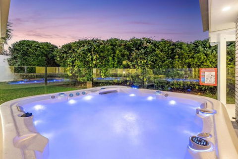Salty Pause At Bondi House - With Spa And Pet Friendly! - Accommodation Rockhampton 0