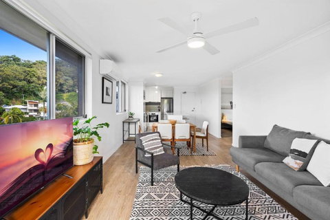 Salty Sea Breeze Apartment 500m To Waters Edge - Accommodation Rockhampton 0