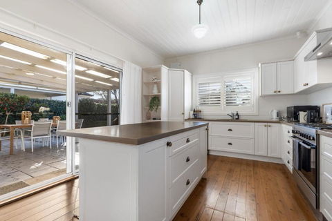 Sampson Cottage - Historic Charm - Accommodation Rockhampton 2