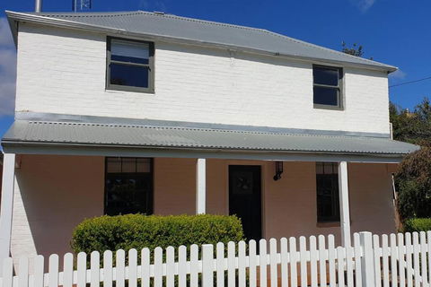 Samuels Cottage C1860 - In The Heart Of Mudgee - Accommodation Rockhampton 0