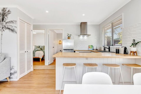 Sanbis Cabin - Hidden Boutique Retreat, Sea Views - Accommodation Rockhampton 3