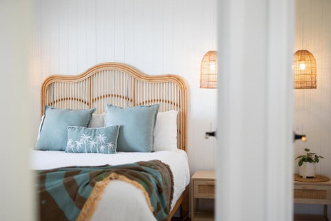 Sanbis Cabin - Hidden Boutique Retreat, Sea Views - Accommodation Rockhampton 0
