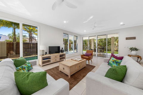 Sand And Sea Beach House - Accommodation Rockhampton 2