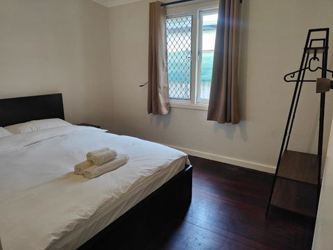 S&S Guest House - Accommodation Rockhampton 0