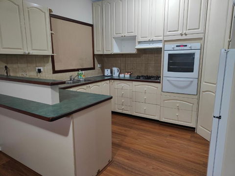 S&S Guest House - Accommodation Rockhampton 3