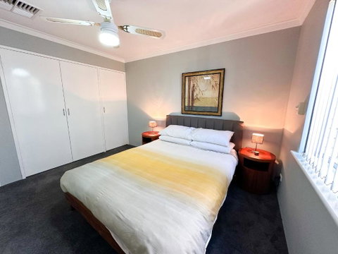 Rockingham Palace - Accommodation Rockhampton 0