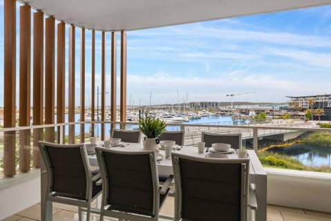 Sailview Escape - A Tranquil Marina Hideaway - Accommodation Rockhampton 3