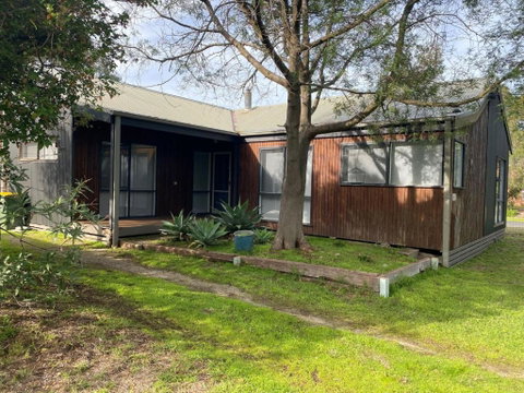 Sanders Beach House - Accommodation Rockhampton 0