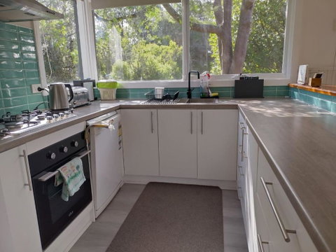 Sanders Beach House - Accommodation Rockhampton 2