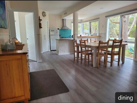Sanders Beach House - Accommodation Rockhampton 3