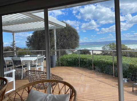Sandbar Beach House - Accommodation Rockhampton 0