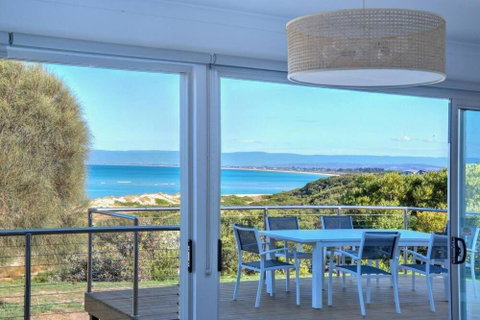 Sandbar Beach House - Accommodation Rockhampton 2