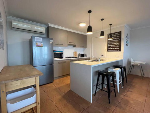 Sandcastle - A Esplanade Place, Stunning Views - Accommodation Rockhampton 0