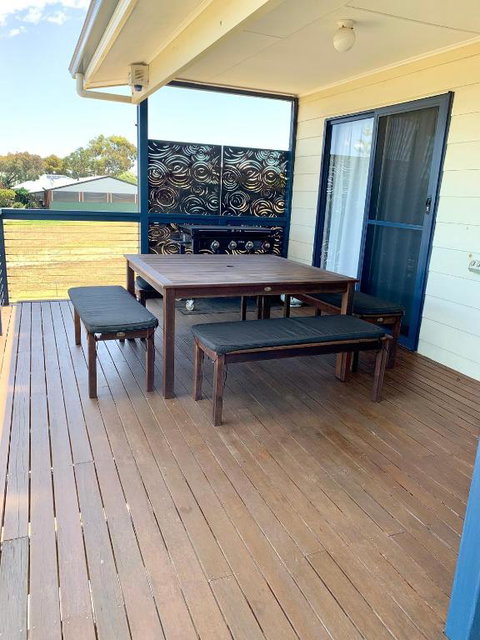 Sandcastle - A Esplanade Place, Stunning Views - Accommodation Rockhampton 2