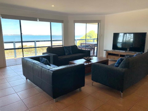 Sandcastle - A Esplanade Place, Stunning Views - Accommodation Rockhampton 1