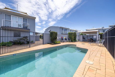 Sandcastles 4 -8 Ala Moana Way - Accommodation Rockhampton 0