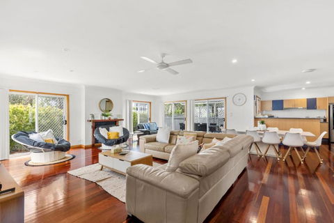 Sandlewood Breeze - Pet Friendly - Community Pool - Accommodation Rockhampton 2