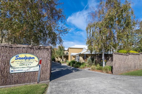 Sandpiper 5 - Close To Town And Beach - Accommodation Rockhampton 1