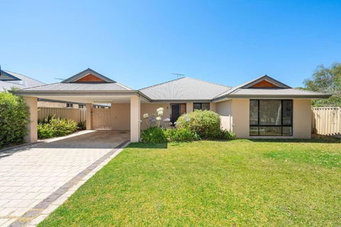 Sandpiper House - Family & Pet Friendly - Accommodation Rockhampton 0