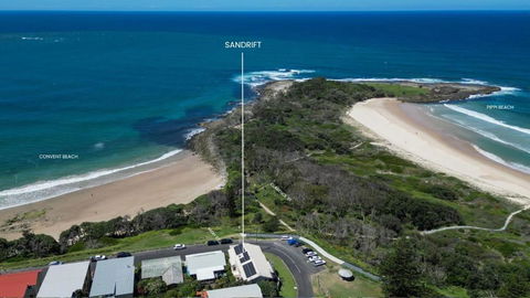 Sandrift Two - Oceanstays - Accommodation Rockhampton 3