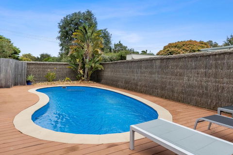 SANDY ANN At Lonnie - Accommodation Rockhampton 0