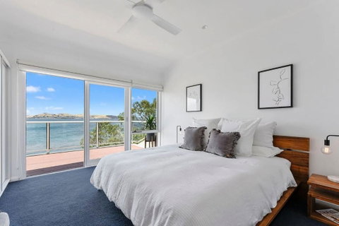 Sandy Bay Beachfront Oasis Direct Beach Access - Accommodation Rockhampton 3