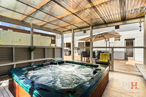Sandy Bay Getaway W Spa 4 Bdr - Accommodation Rockhampton 1