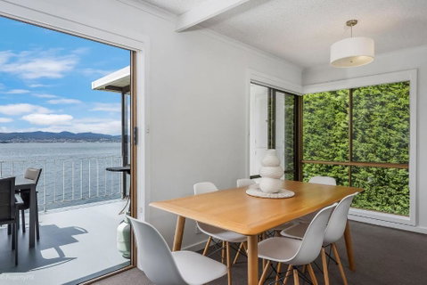 Sandy Bay Waterfront - Accommodation Rockhampton 1