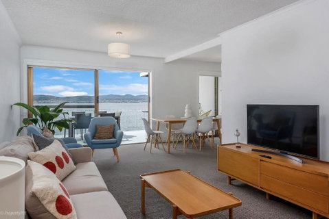 Sandy Bay Waterfront - Accommodation Rockhampton 2