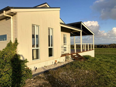 Sandy Bottoms Beach Escape - Accommodation Rockhampton 0