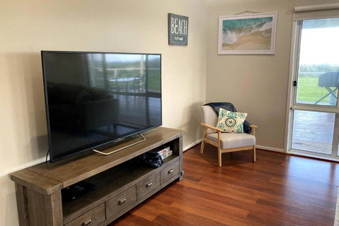 Sandy Bottoms Beach Escape - Accommodation Rockhampton 3