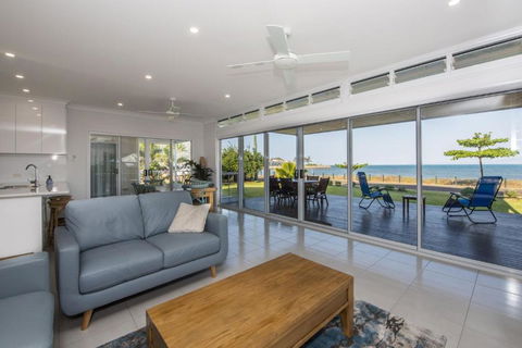 Sandy Decks - Accommodation Rockhampton 2