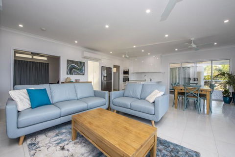 Sandy Decks - Accommodation Rockhampton 3