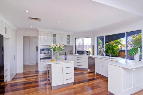 SEACLUSION 5 Bed Waterfront, Sleeps 12 - Accommodation Rockhampton 1