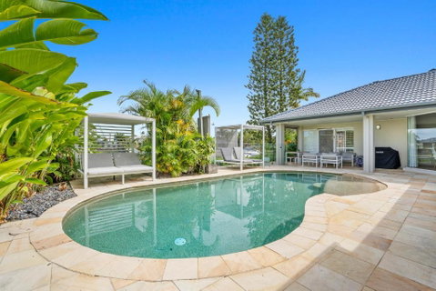 SEACLUSION 5 Bed Waterfront, Sleeps 12 - Accommodation Rockhampton 2