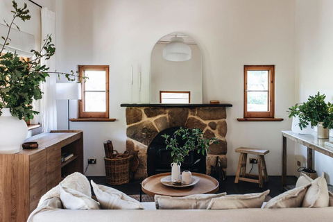 Secluded Stone Cottage Perfect For Couples Escape - Waterfalls - Accommodation Rockhampton 0