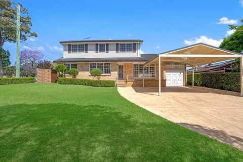 Sunny 5BR House With Private Pool In Carlingford - Accommodation Rockhampton 0
