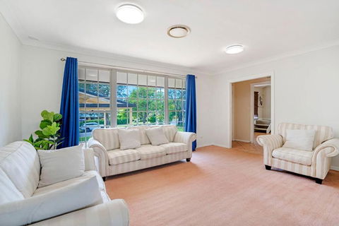 Sunny 5BR House With Private Pool In Carlingford - Accommodation Rockhampton 3