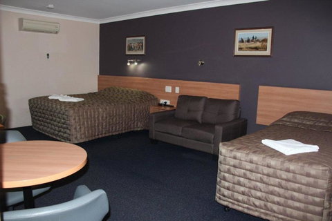 SunPalms Motel - Accommodation Rockhampton 3