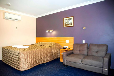 SunPalms Motel - Accommodation Rockhampton 0