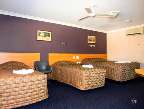 SunPalms Motel - Accommodation Rockhampton 2