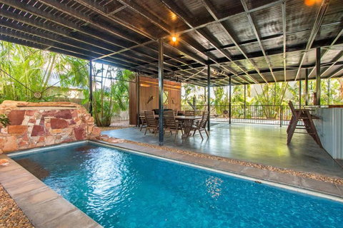 Sunset Oasis - Accommodation Rockhampton 0