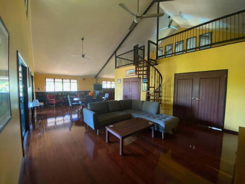 Sunset Oasis - Accommodation Rockhampton 1
