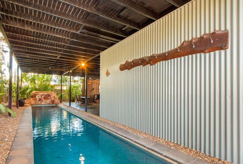 Sunset Oasis - Accommodation Rockhampton 3