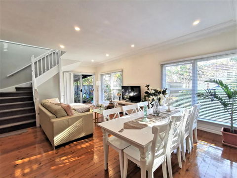 Sydney Meets Miranda, Comfy 4 Bedrooms Corner House - Accommodation Rockhampton 2